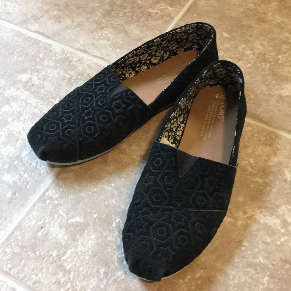 TOMS size 8.5 or 9, black shoes